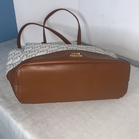 Jones, New York satchel - Picture 5 of 11